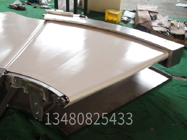 刀口帶轉(zhuǎn)彎輸送機(jī)